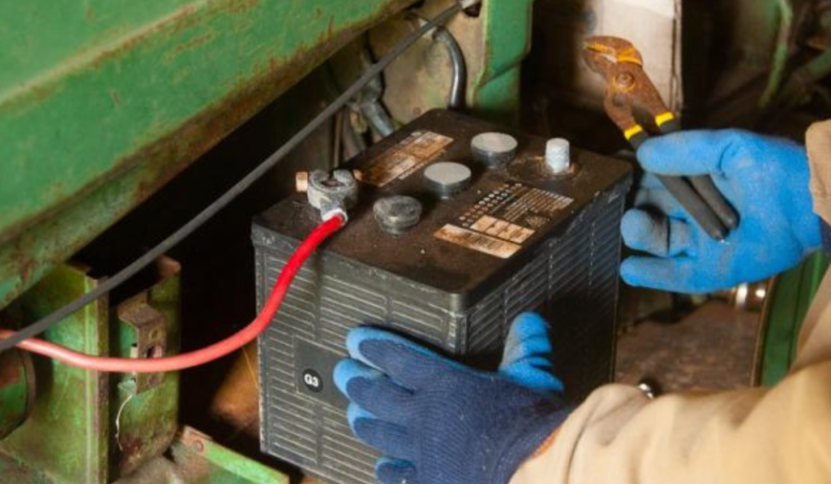 6 Tips for Safe Maintenance Of The Tractor Battery